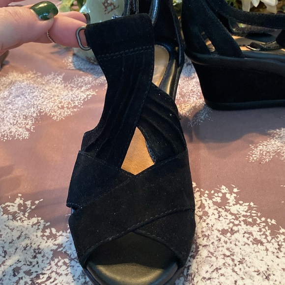 Sandals - Picture 2 of 9